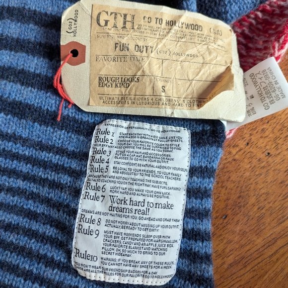 Go To Hollywood 100% Wool Unique Scarf - Picture 2 of 4